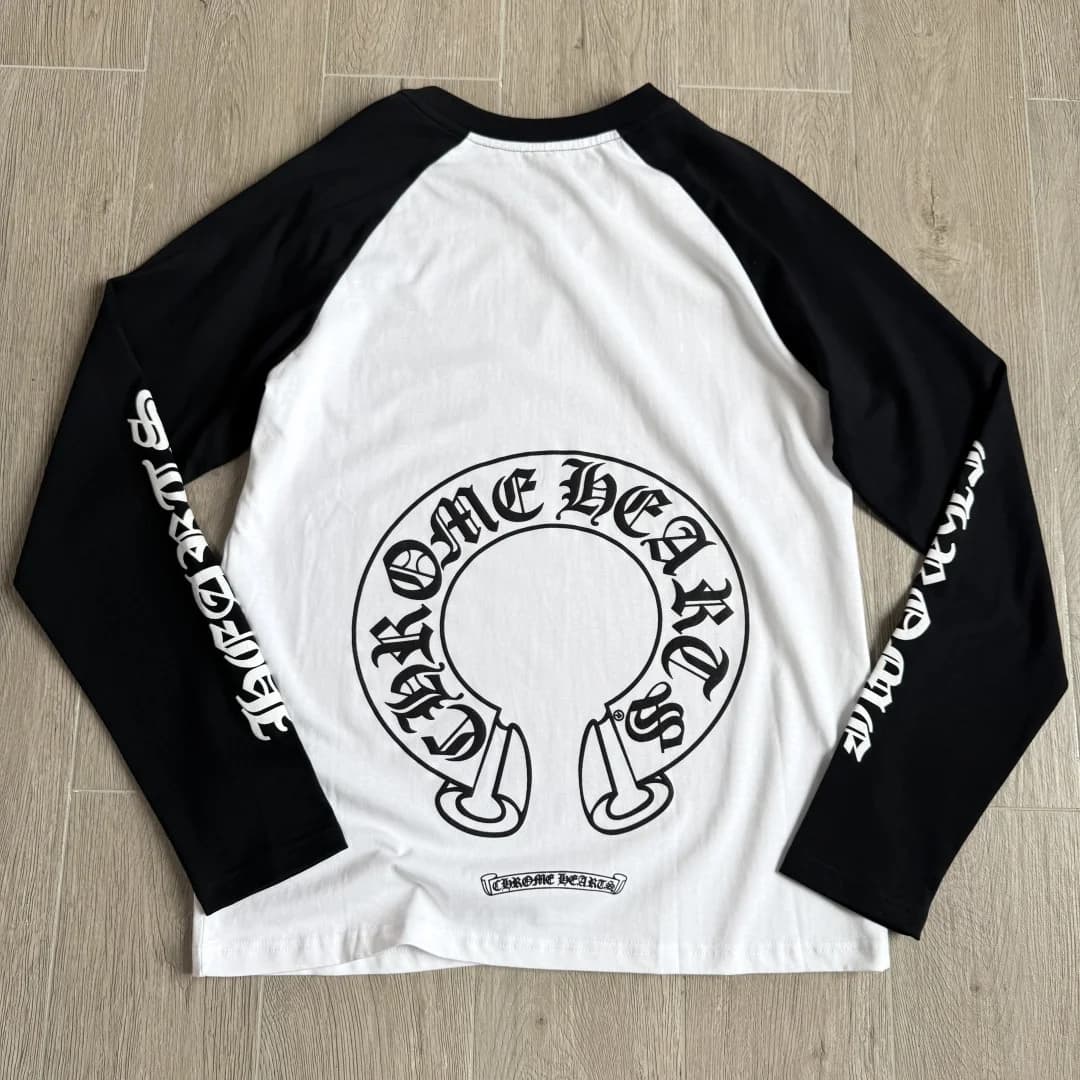 Черно-белый лонгслив Chrome Hearts, вид сзади с крупным принтом