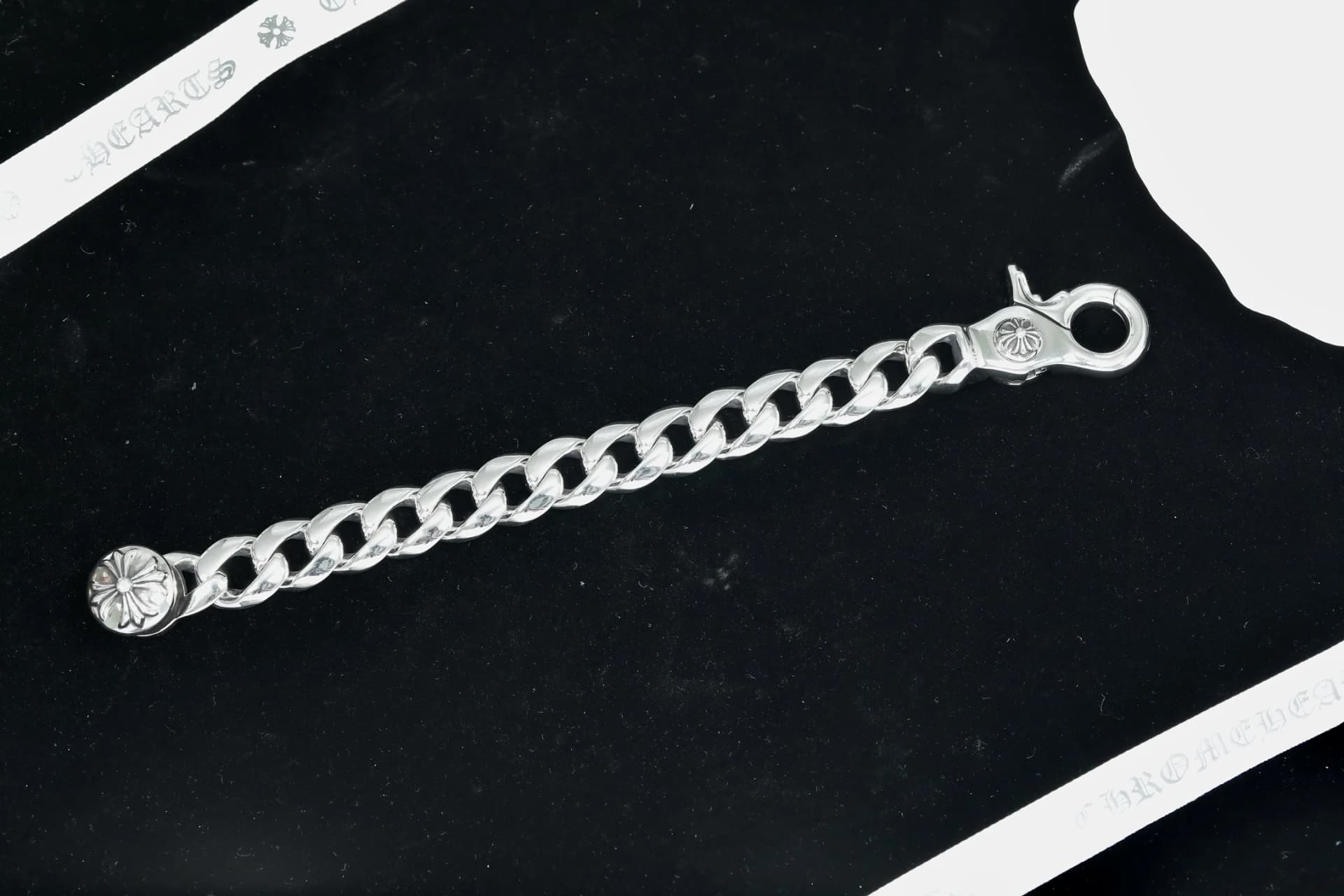 Браслет-цепь Chrome Hearts в расправленном виде