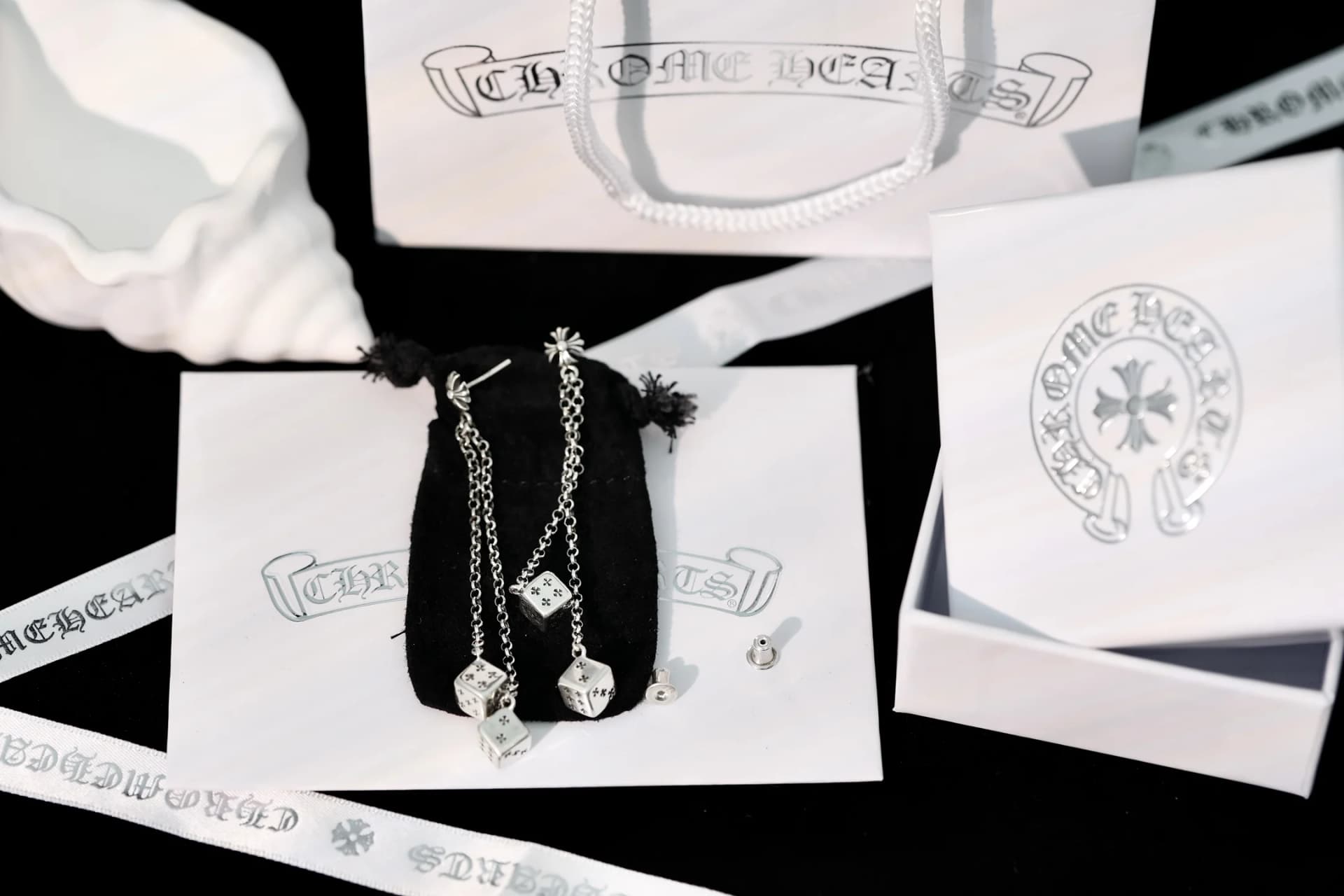 Серьги Chrome Hearts в комплекте с фирменным пыльником, лентой и подарочной коробкой