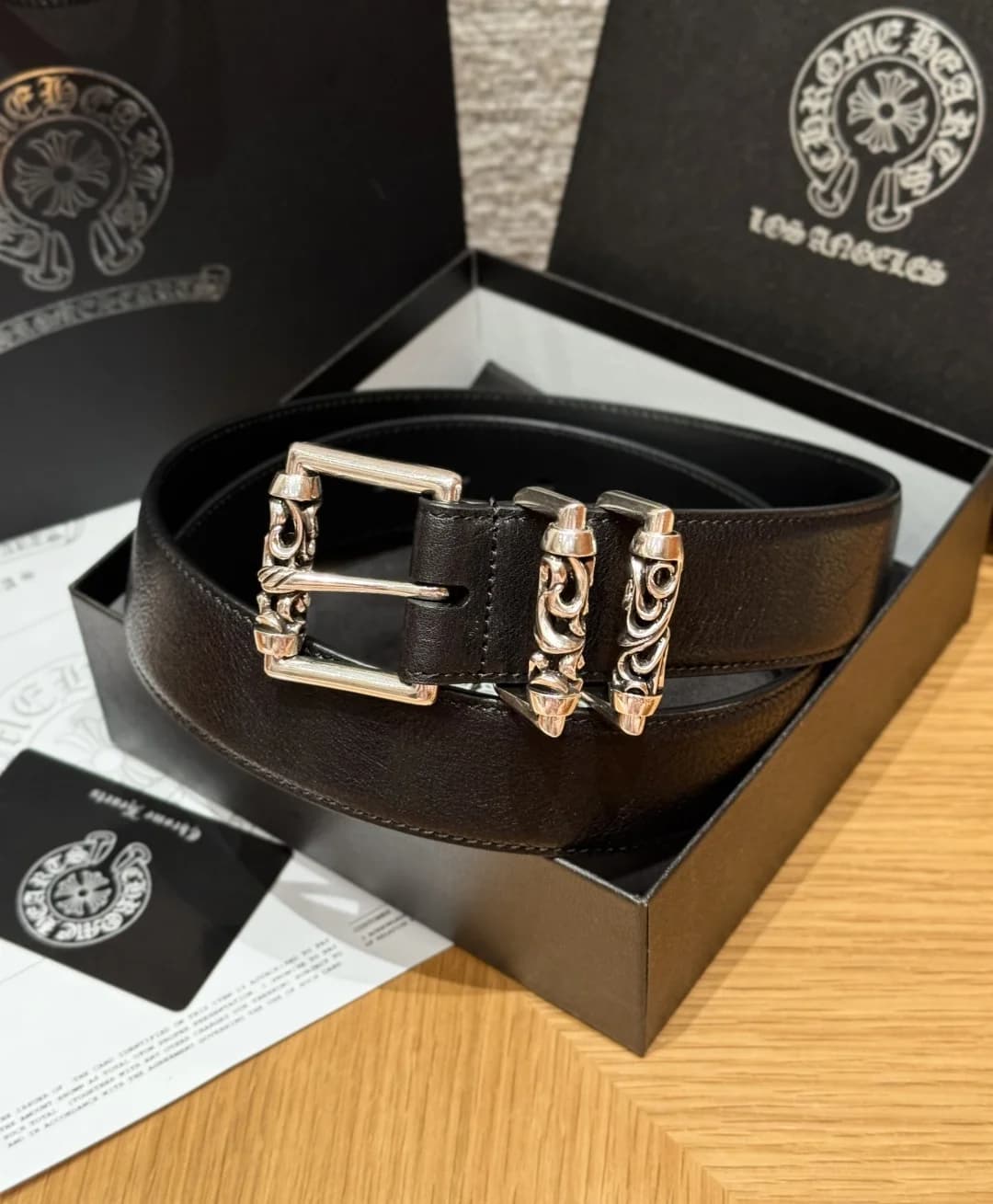 Мужской ремень Chrome Hearts из черной зернистой кожи с серебряной пряжкой в фирменной коробке