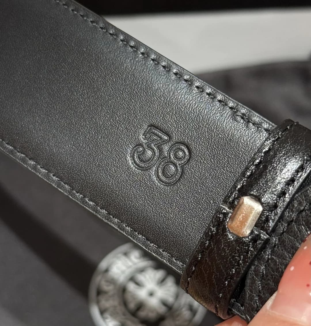 Тиснение размера на внутренней стороне ремня Chrome Hearts