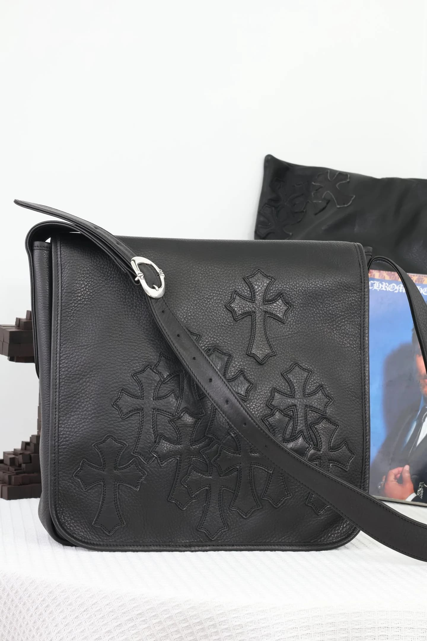 Черная сумка кросс-боди Chrome Hearts с регулируемым плечевым ремнем