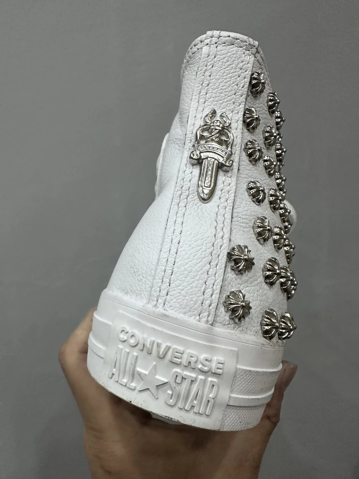 Задник кед Chrome Hearts x Converse All Star с молнией и пуллером-кинжалом