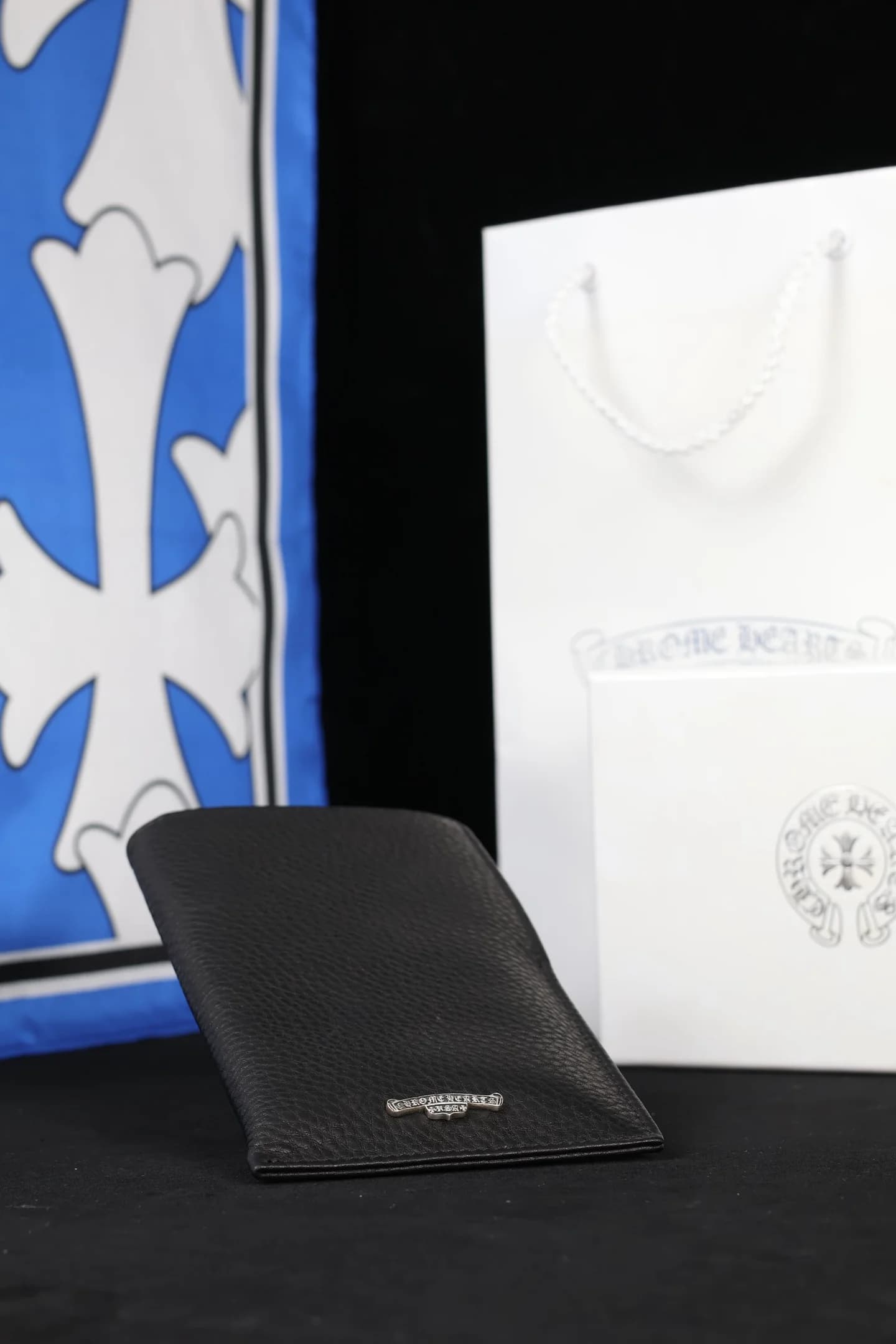 Чехол для телефона Chrome Hearts под углом