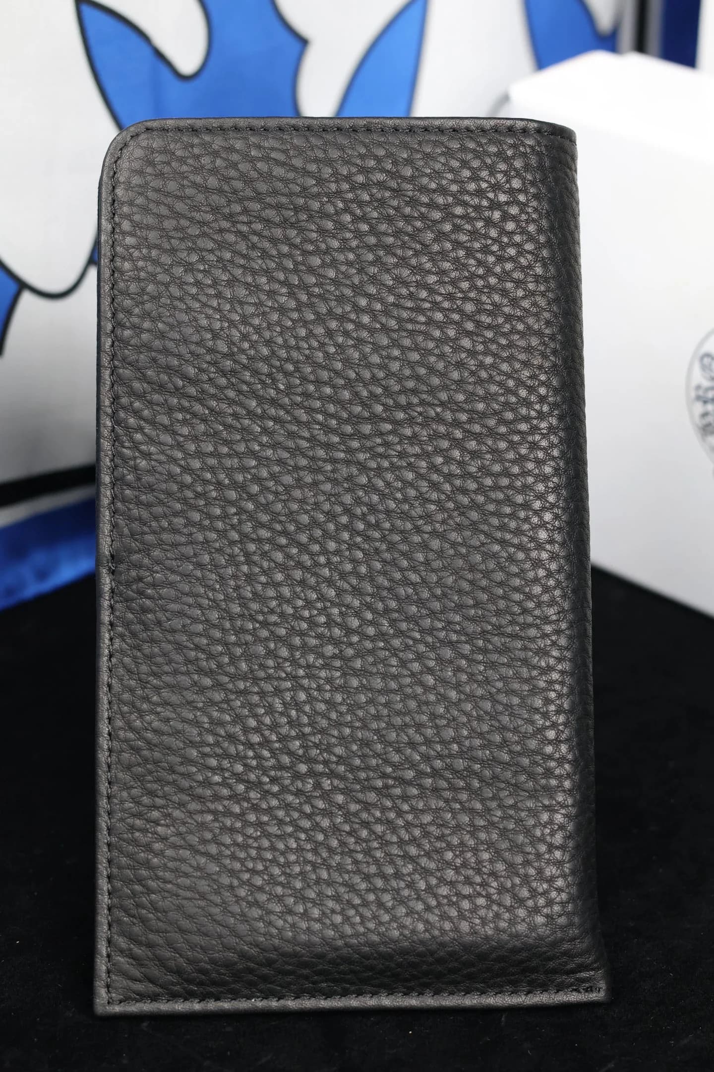 Задняя панель черного кожаного чехла Chrome Hearts