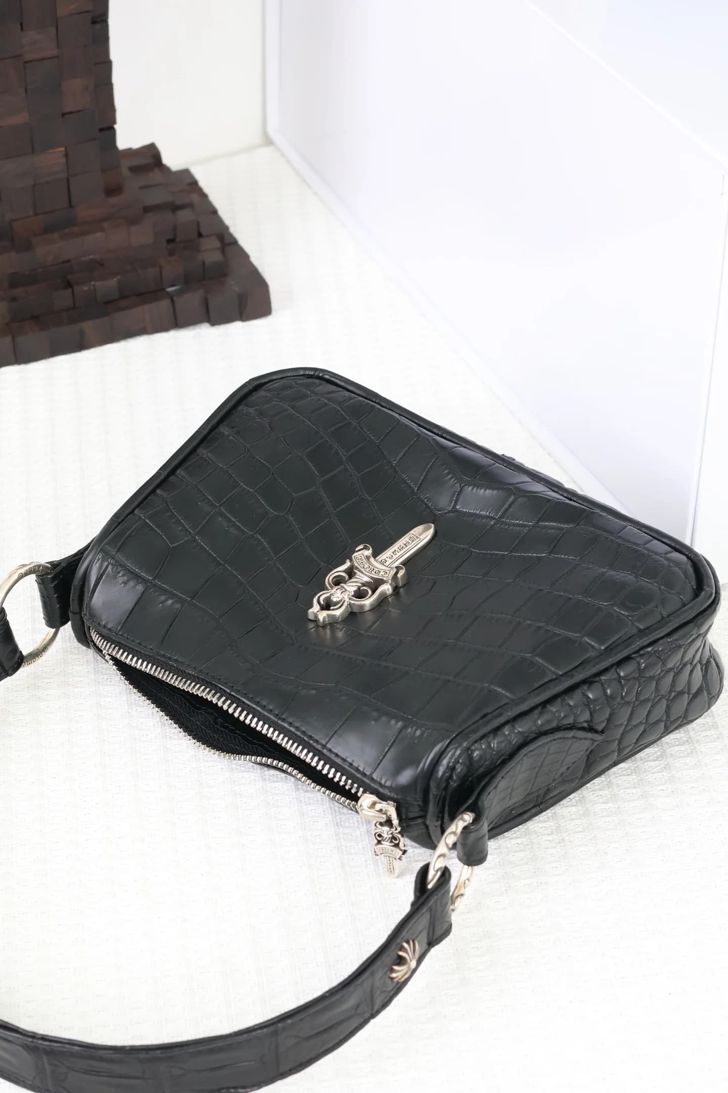 Сумка Chrome Hearts с кинжалом Dagger, ракурс сверху