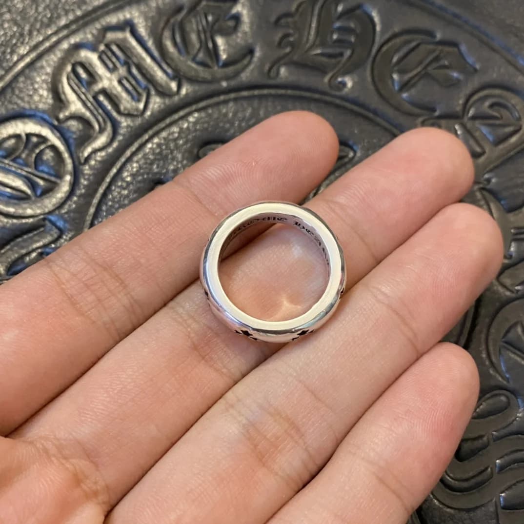 Серебряное кольцо Chrome Hearts, вид сверху
