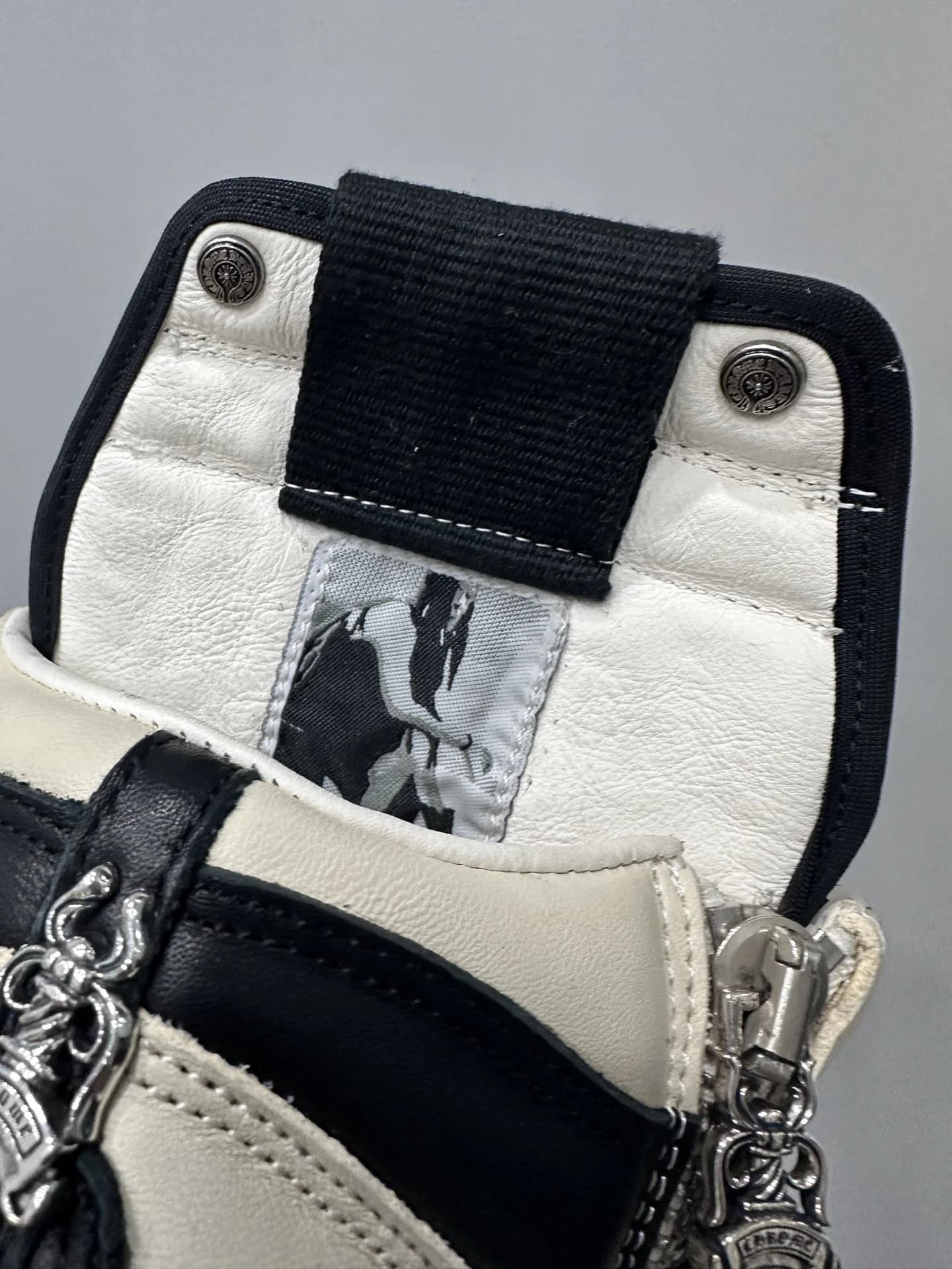 Внутренняя сторона язычка кед Chrome Hearts x Rick Owens Geobasket