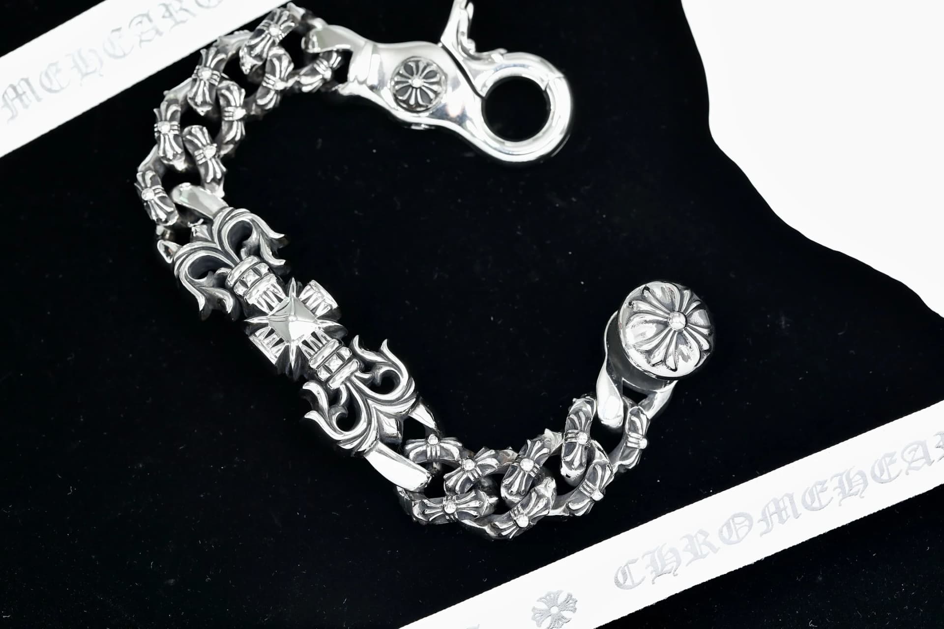 Серебряный массивный браслет-цепь Chrome Hearts с геральдическими звеньями
