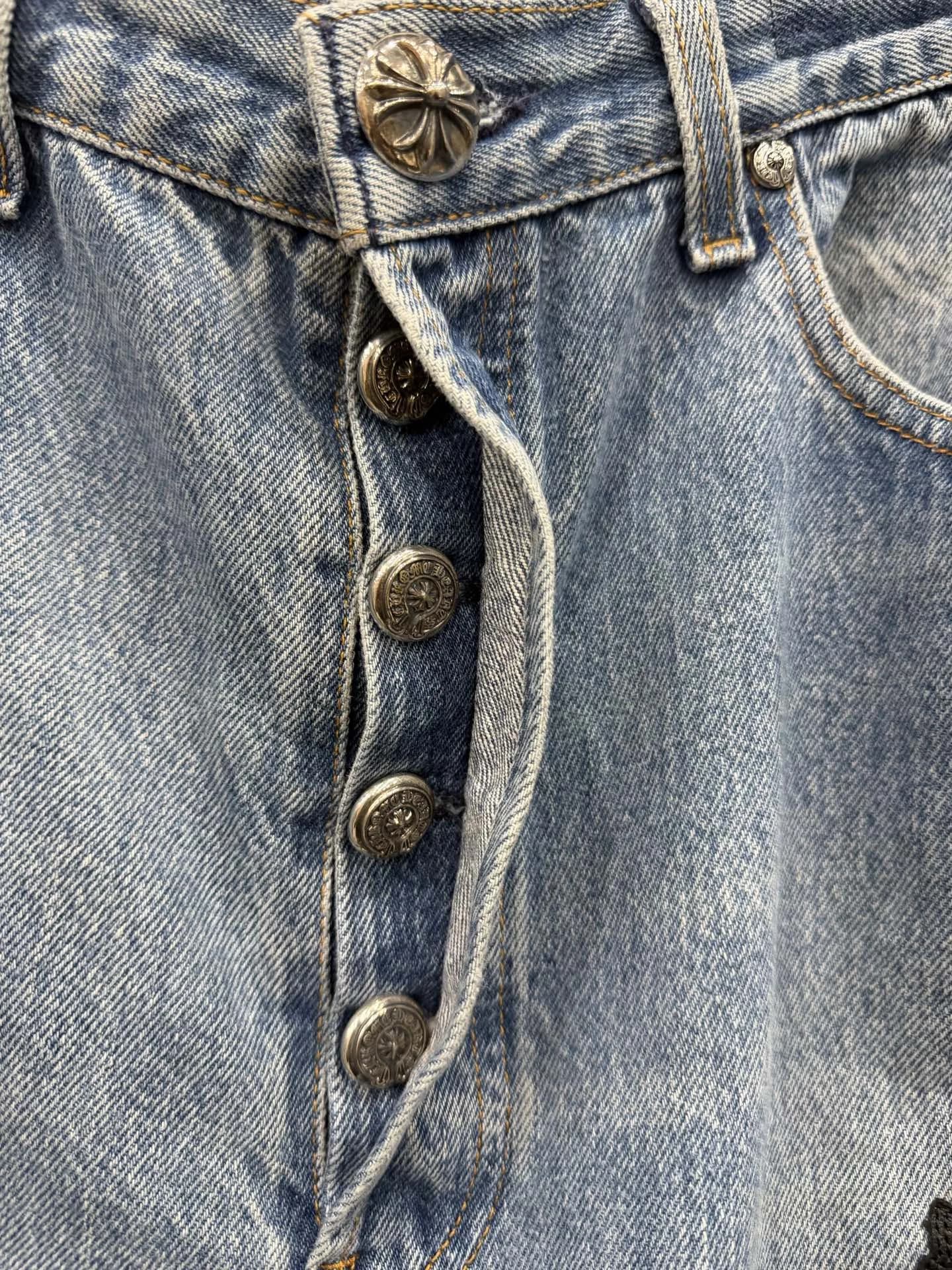 Застежка на болты джинсов Chrome Hearts x Levi's 501