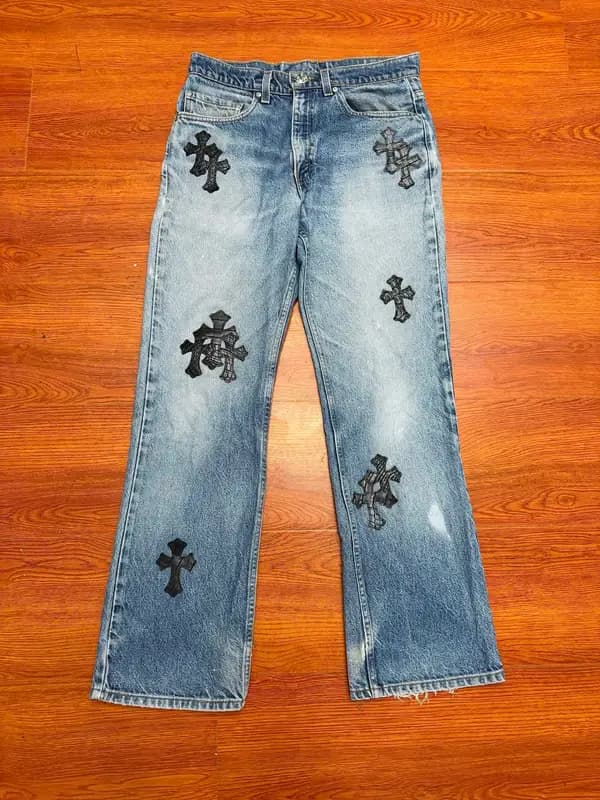 Джинсы Chrome Hearts Крокодил, чёрные кресты (A03): синий деним, чёрные кресты из кожи крокодила