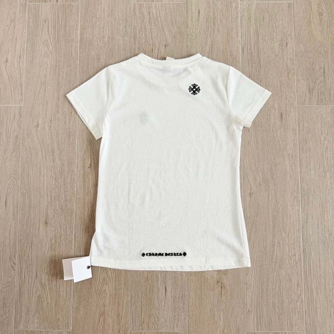 Белая женская футболка Chrome Hearts GRP Y, вид сзади