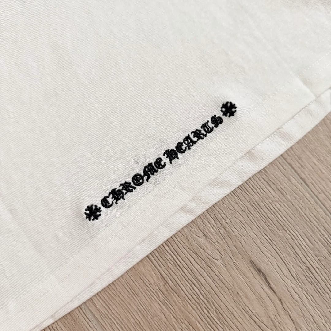 Вышивка Chrome Hearts по нижнему краю сзади