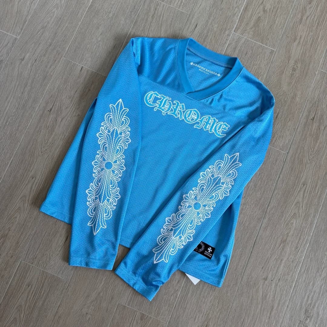 Голубой сетчатый лонгслив Chrome Hearts, вид под углом