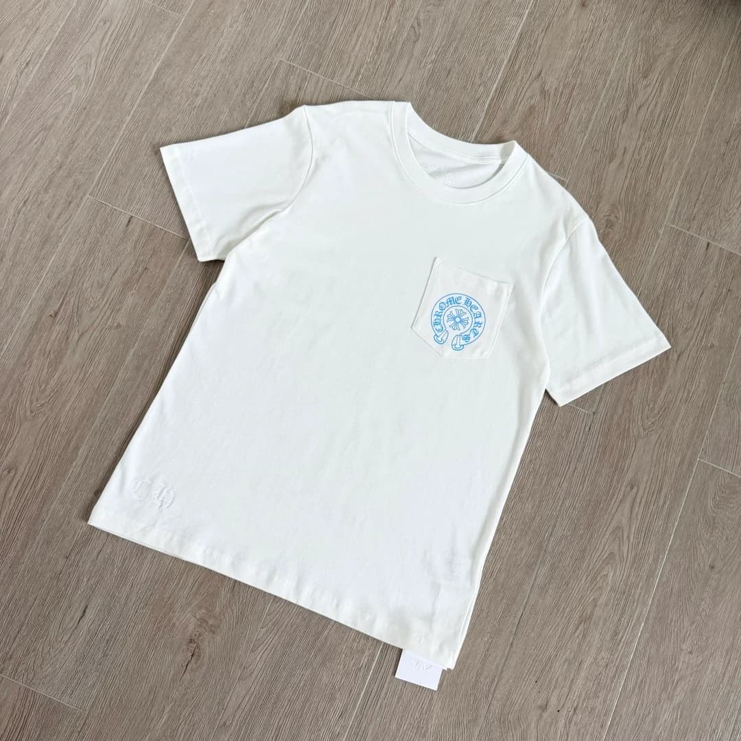 Белая футболка Chrome Hearts Miami под углом