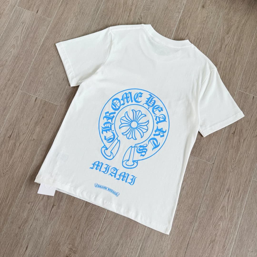 Белая футболка Chrome Hearts Miami сзади под углом