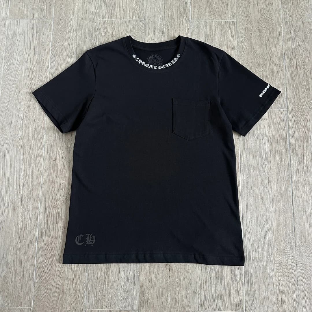 Черная футболка Chrome Hearts спереди