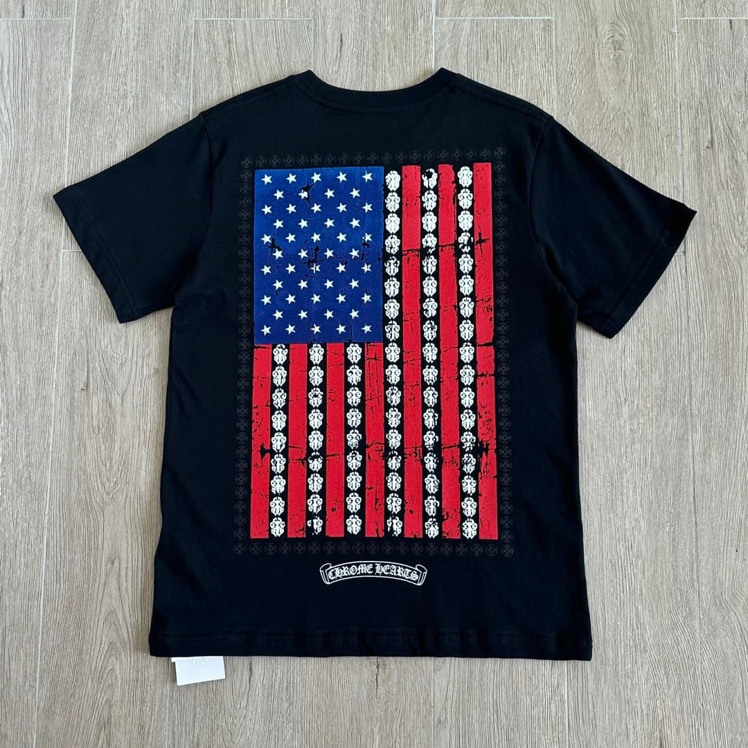 Черная футболка Chrome Hearts, вид со спины с принтом флага США