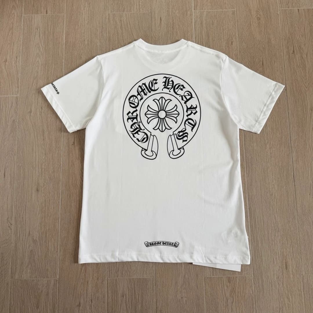 Белая футболка Chrome Hearts, вид сзади с принтом подковы