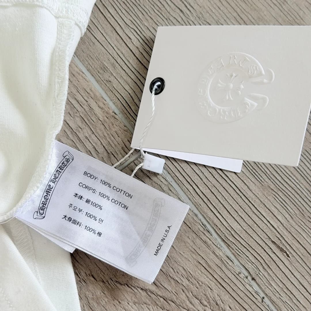 Ярлык с составом 100% хлопок на топе Chrome Hearts