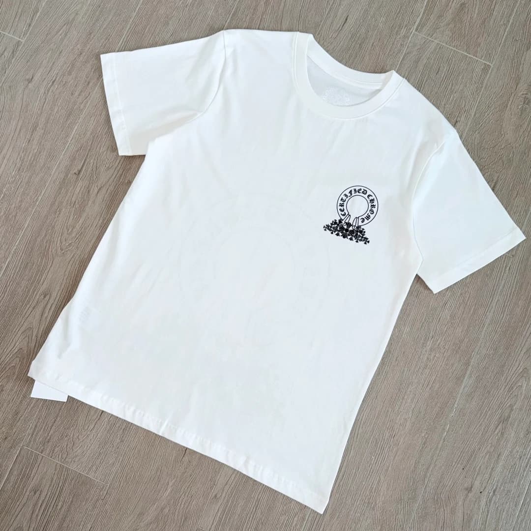 Белая футболка Chrome Hearts Certified Chrome под углом
