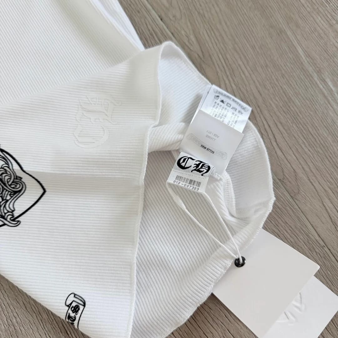 Внутренняя бирка белой майки Chrome Hearts