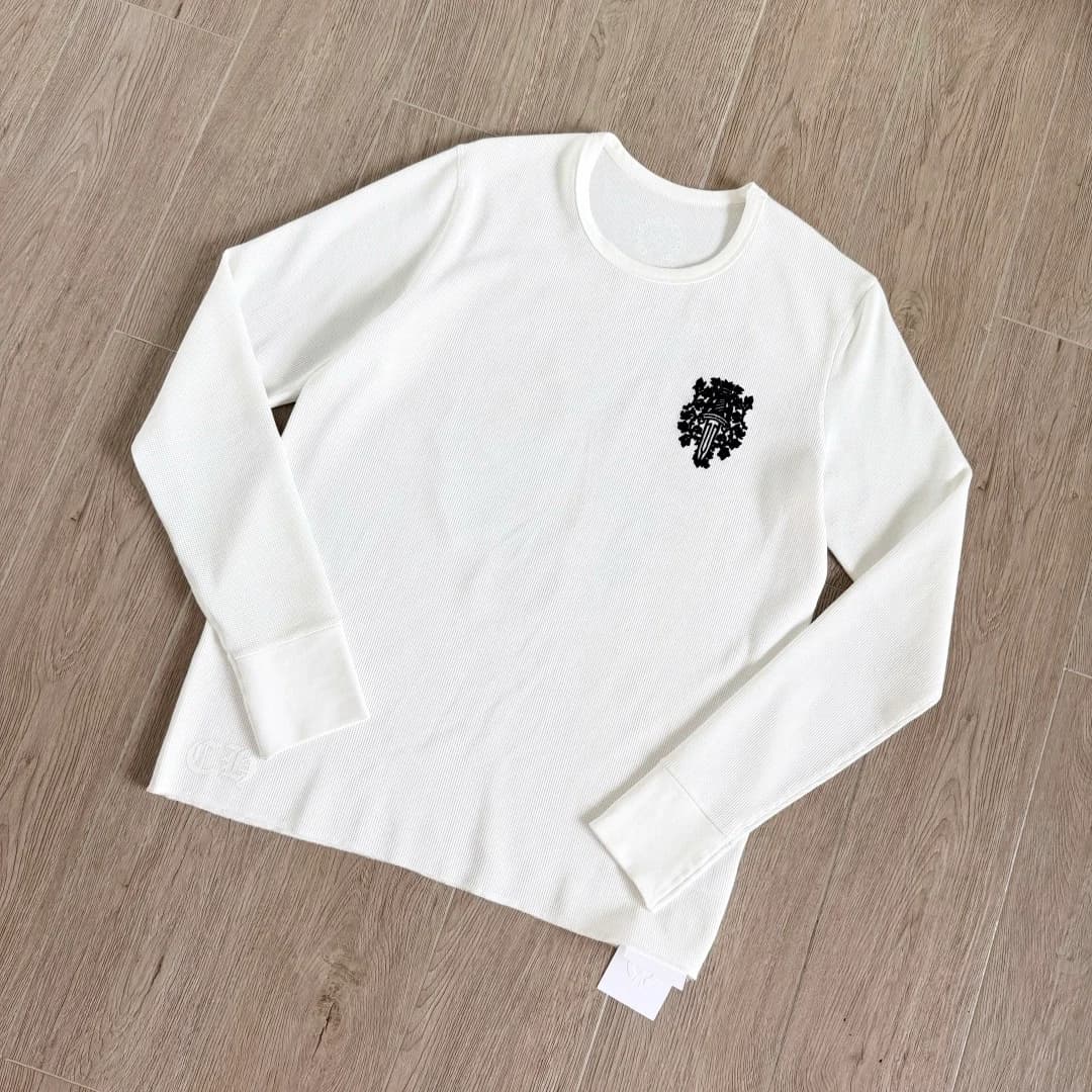 Белый вафельный лонгслив Chrome Hearts, ракурс три четверти