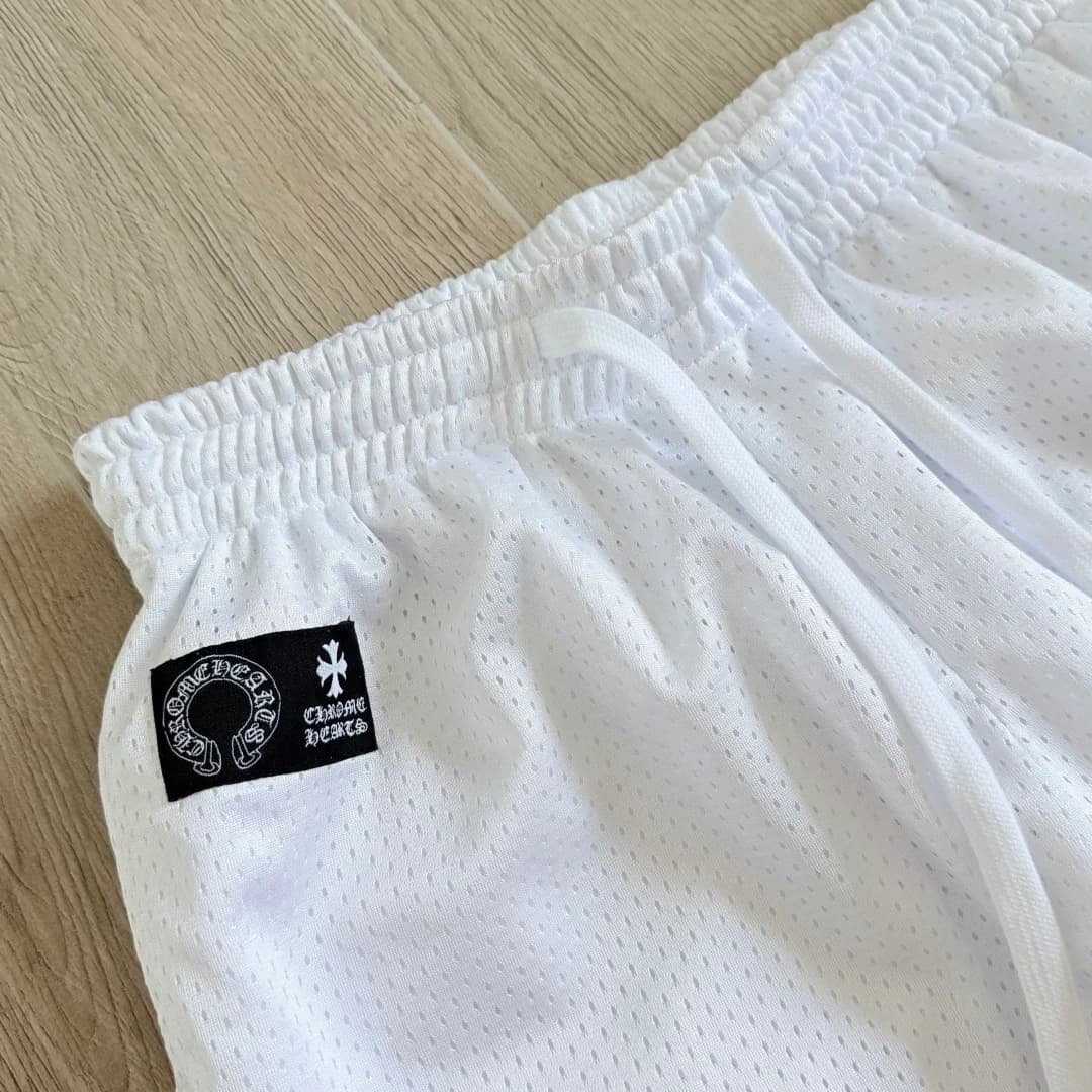 Эластичный пояс со шнурком и нашивкой на шортах Chrome Hearts