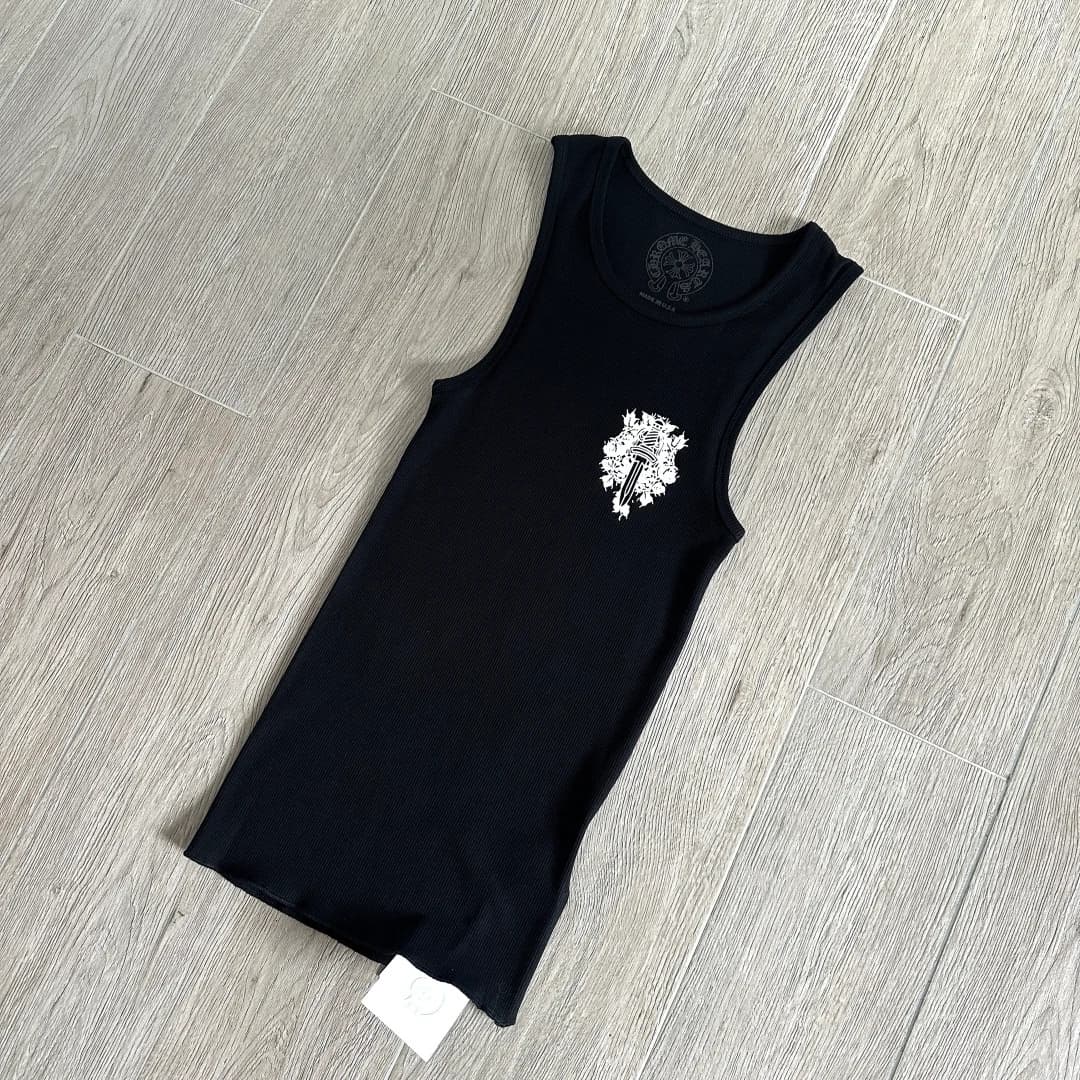 Черная майка Chrome Hearts под углом