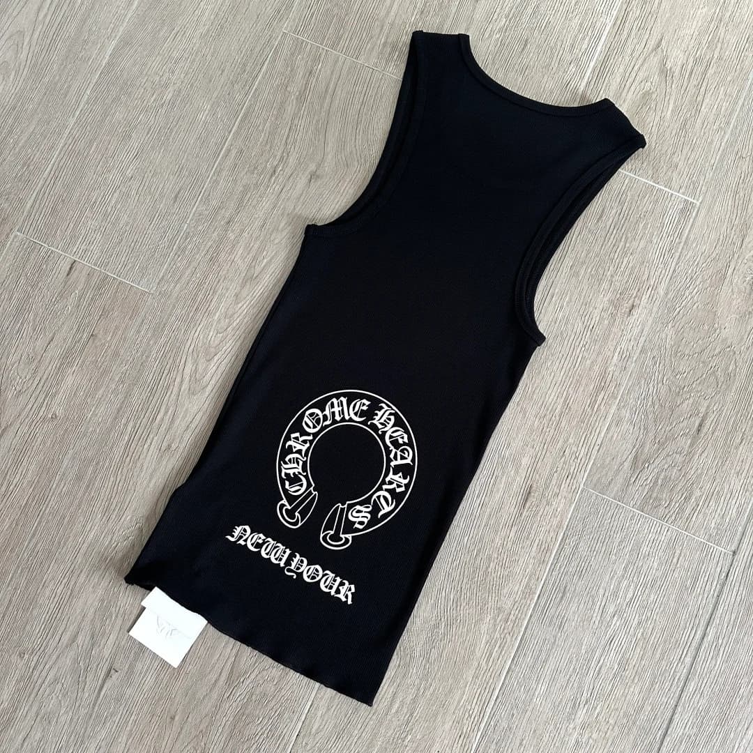 Черная майка Chrome Hearts со спины на полу