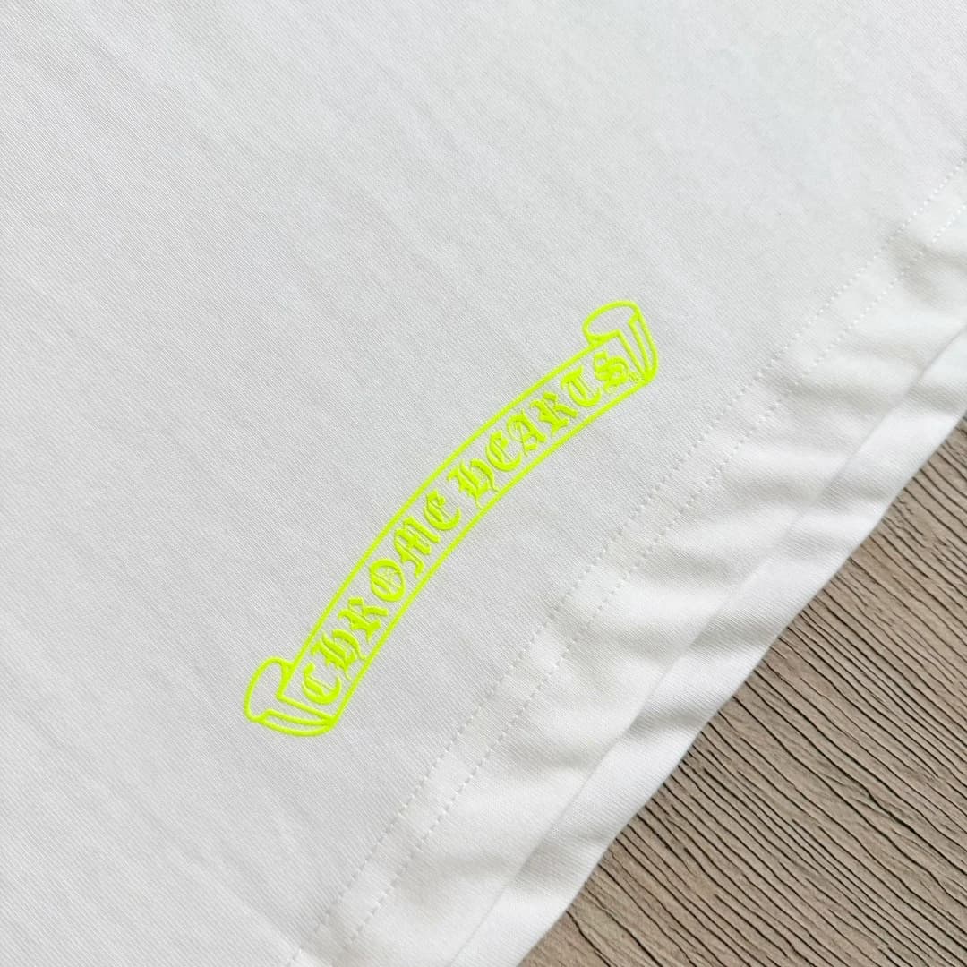 Принт Chrome Hearts внизу спины