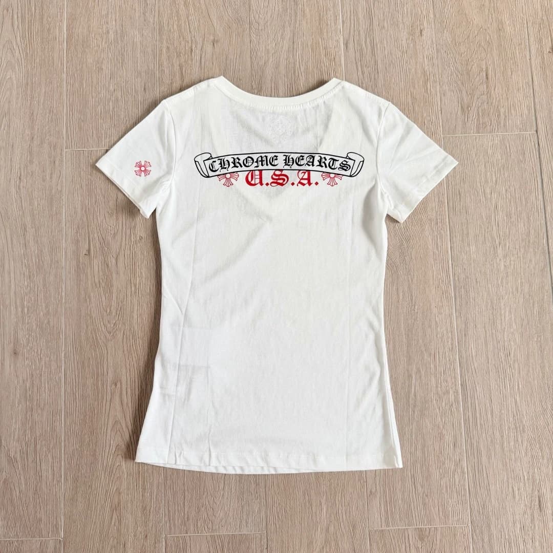 Женская футболка Chrome Hearts белого цвета, вид сзади