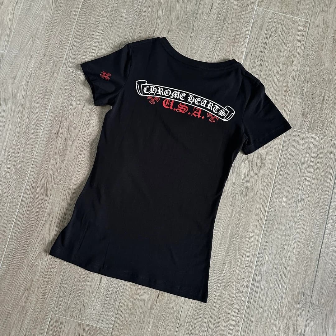Чёрная женская футболка Chrome Hearts, вид сзади под углом