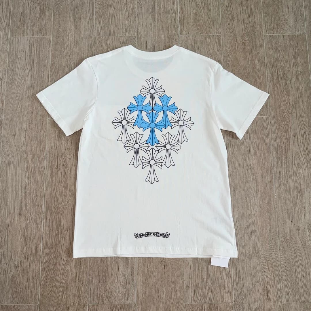 Белая футболка Chrome Hearts с принтом крестов на спине
