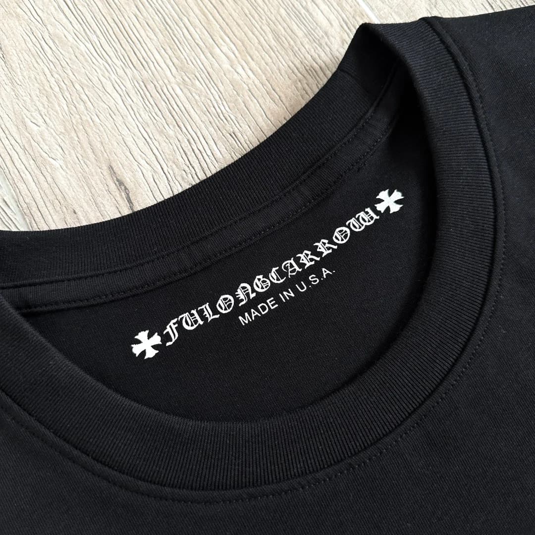 Ярлык с составом черной футболки Chrome Hearts