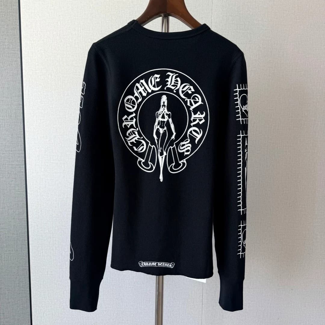 Черный лонгслив Chrome Hearts Deadly Doll на вешалке, вид сзади