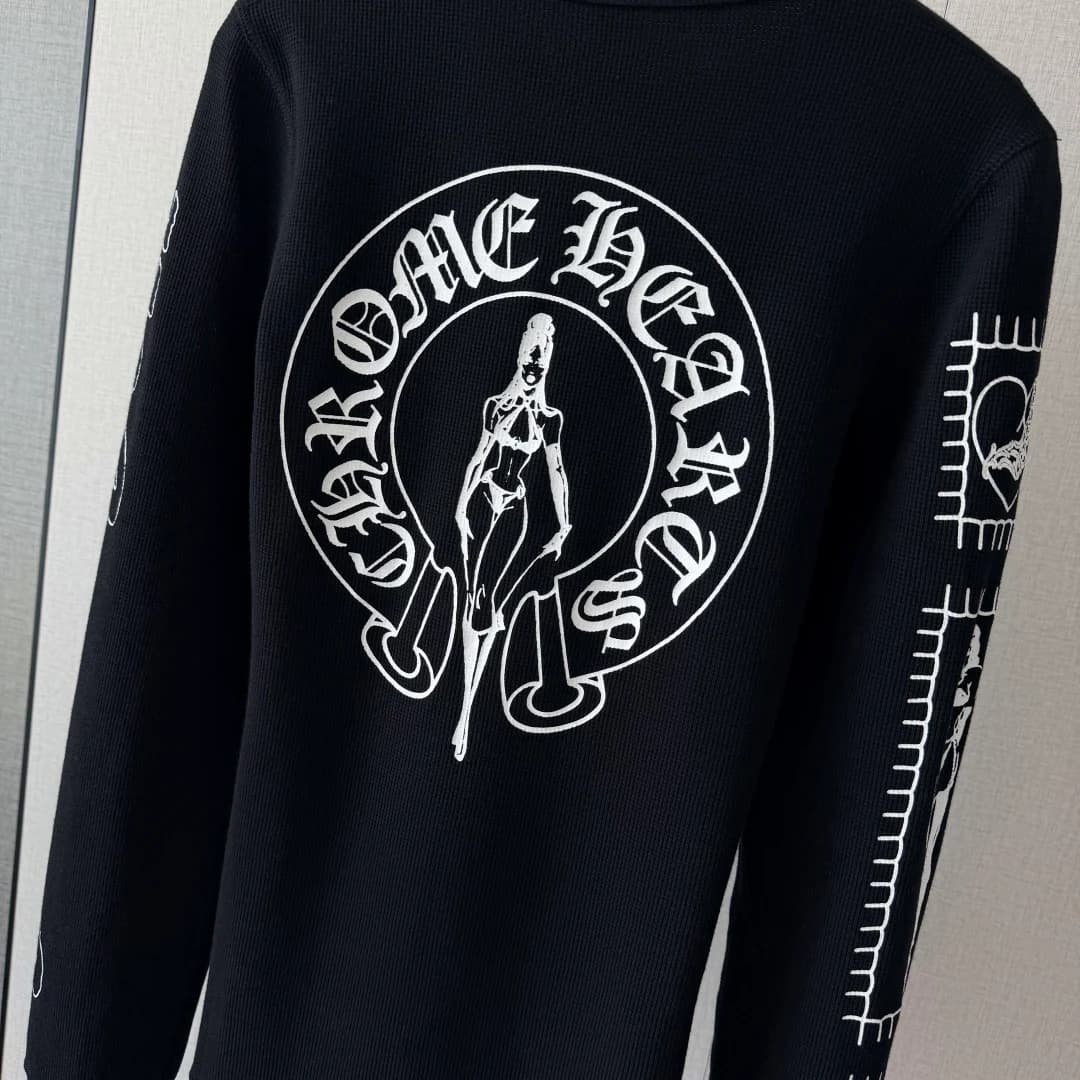 Черный лонгслив Chrome Hearts Deadly Doll на вешалке