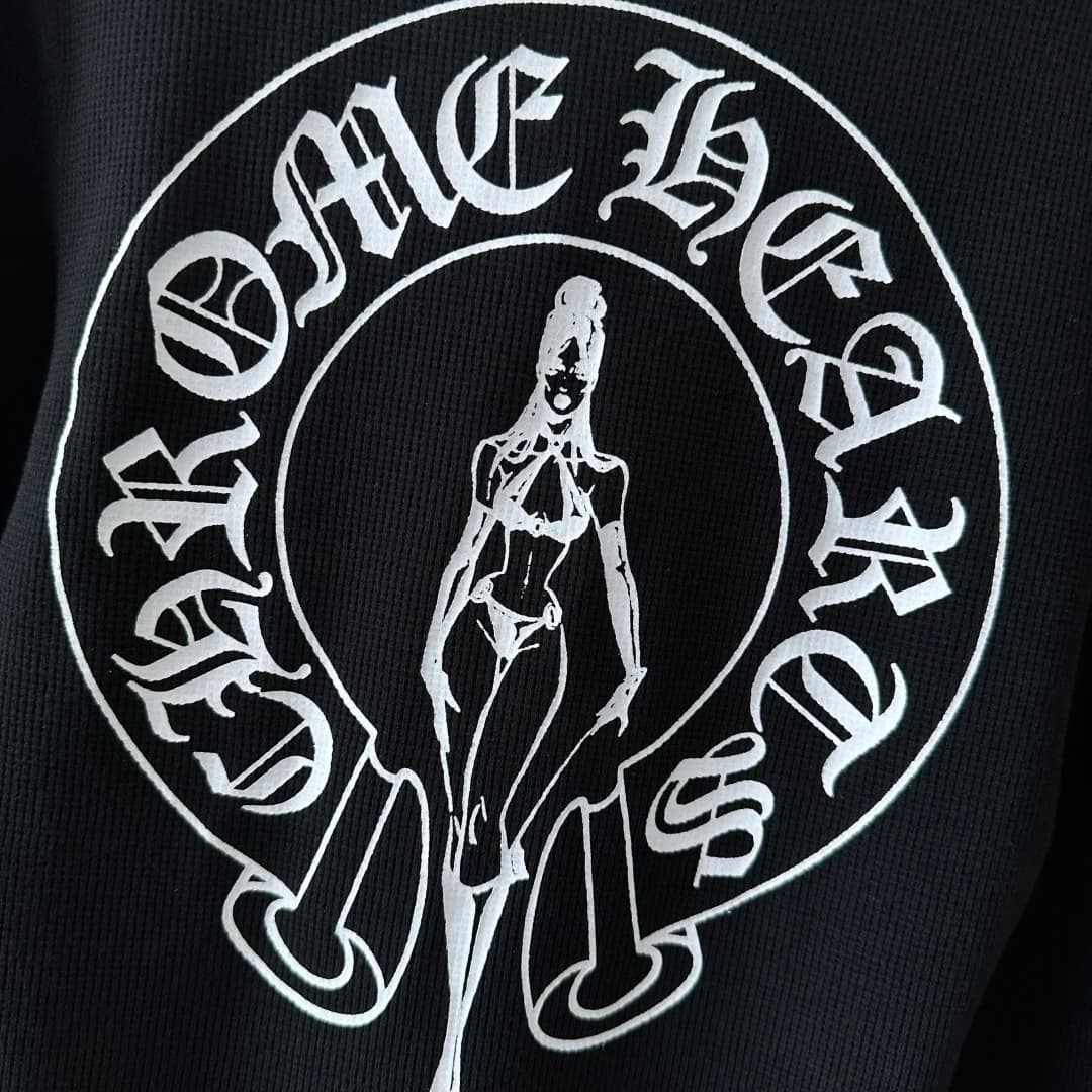 Принт с девушкой на спине черного лонгслива Chrome Hearts Deadly Doll