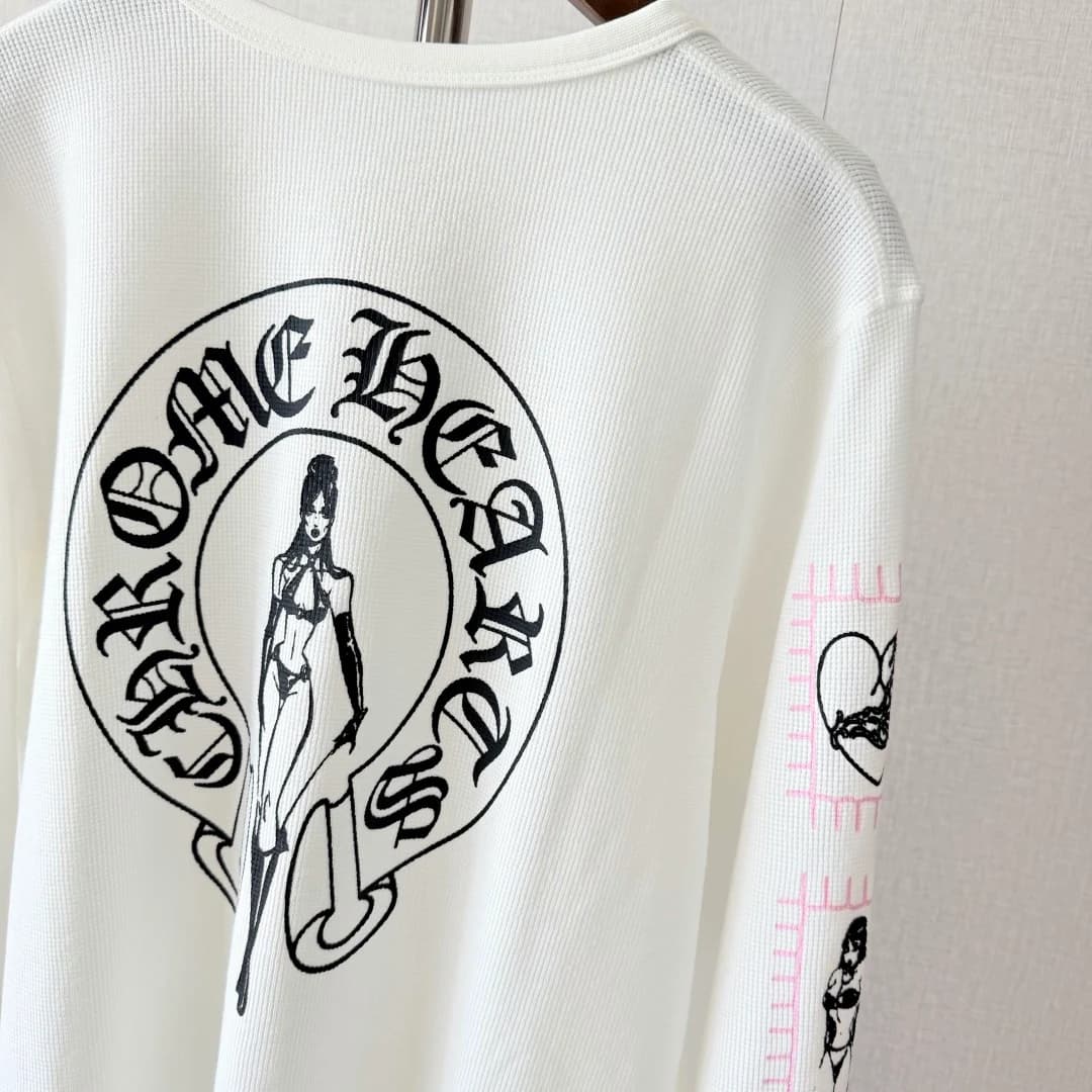 Белый лонгслив Chrome Hearts Deadly Doll под углом