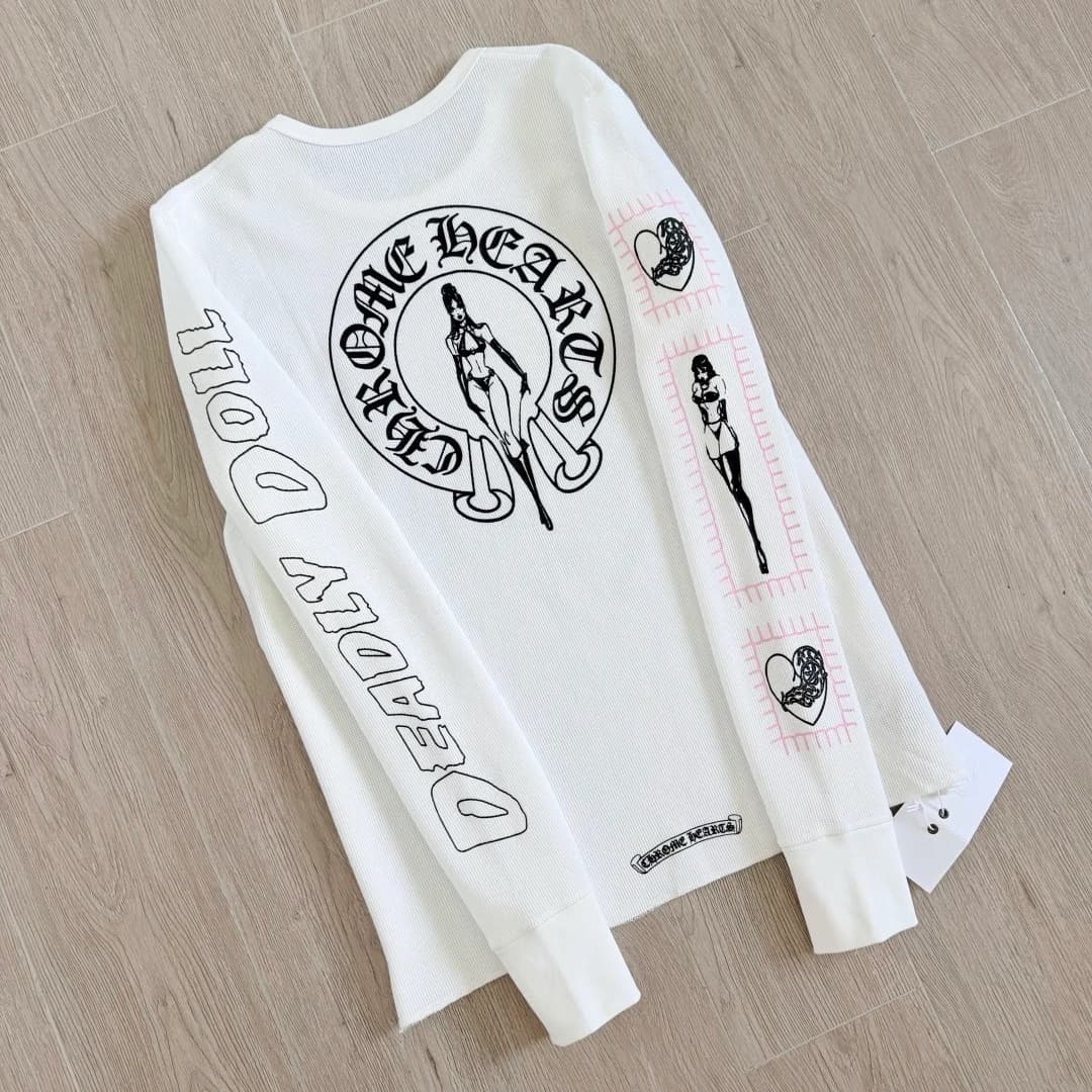 Белый лонгслив Chrome Hearts Deadly Doll, разложенный вид сзади