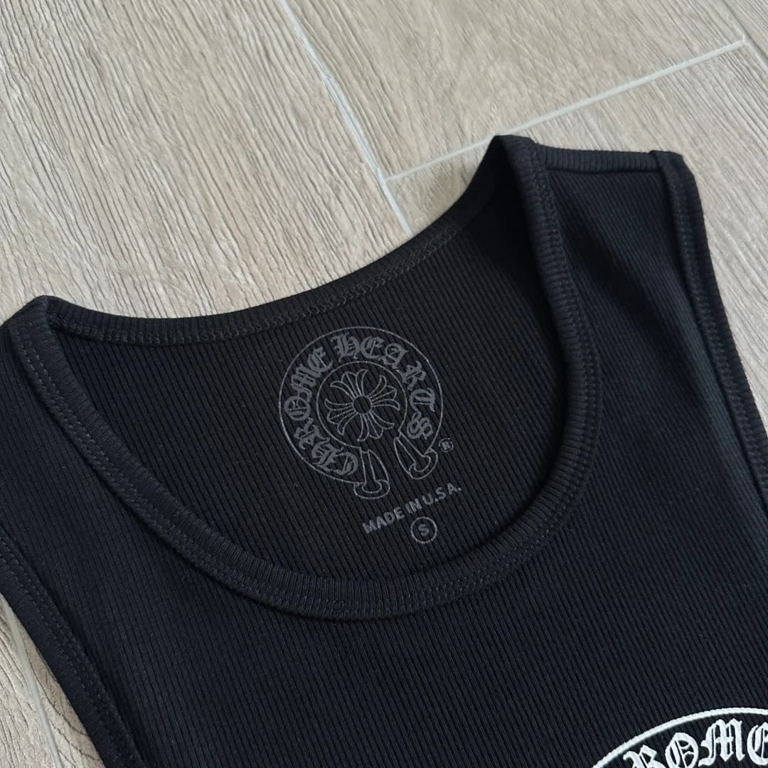 Внутренний принт с логотипом на черной майке Chrome Hearts