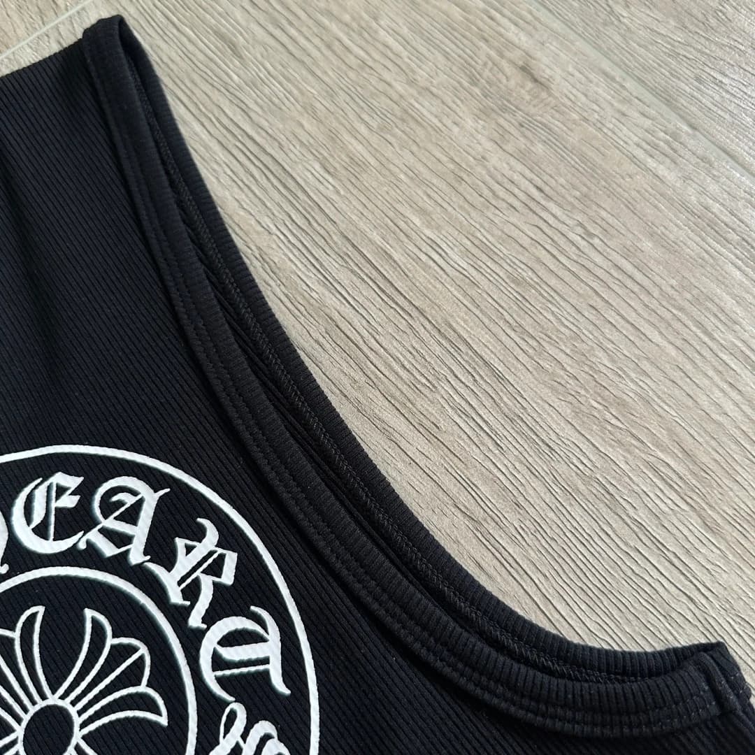 Деталь проймы черной майки Chrome Hearts