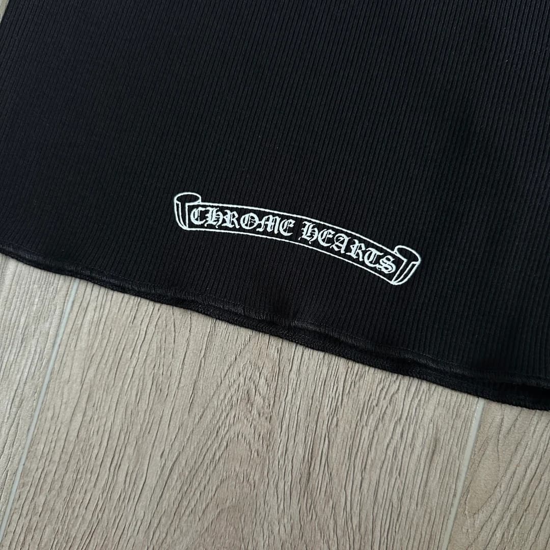 Принт с логотипом Chrome Hearts по нижнему краю