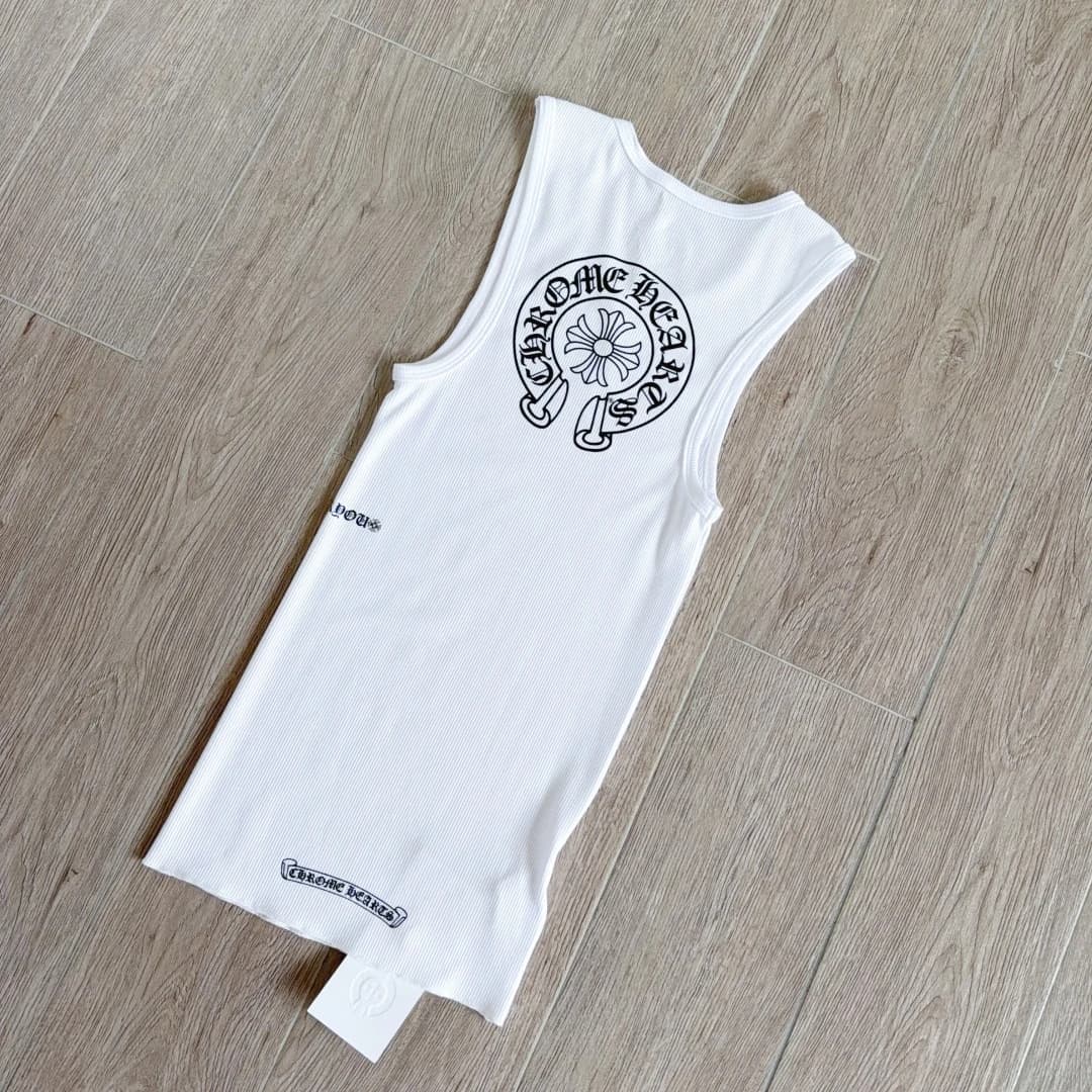 Белая майка Chrome Hearts, вид сзади под углом