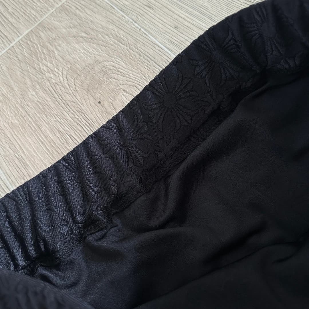 Внутренняя сторона пояса юбки Chrome Hearts