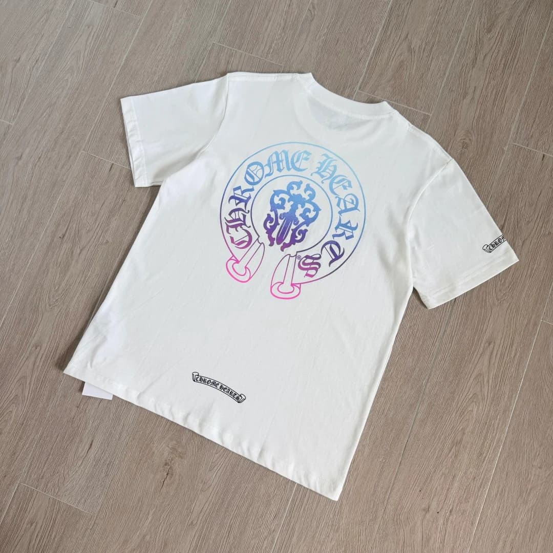 Белая футболка Chrome Hearts сзади под углом