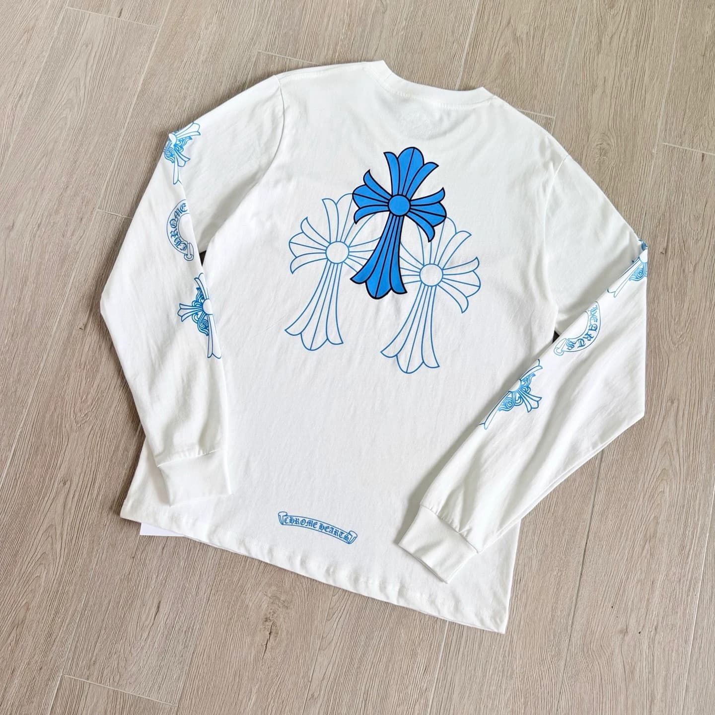 Белый лонгслив Chrome Hearts CH23SS, вид со спины