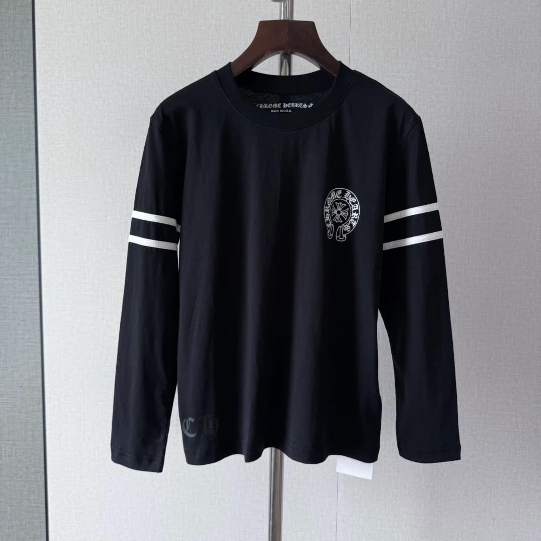 Черный лонгслив Chrome Hearts на вешалке