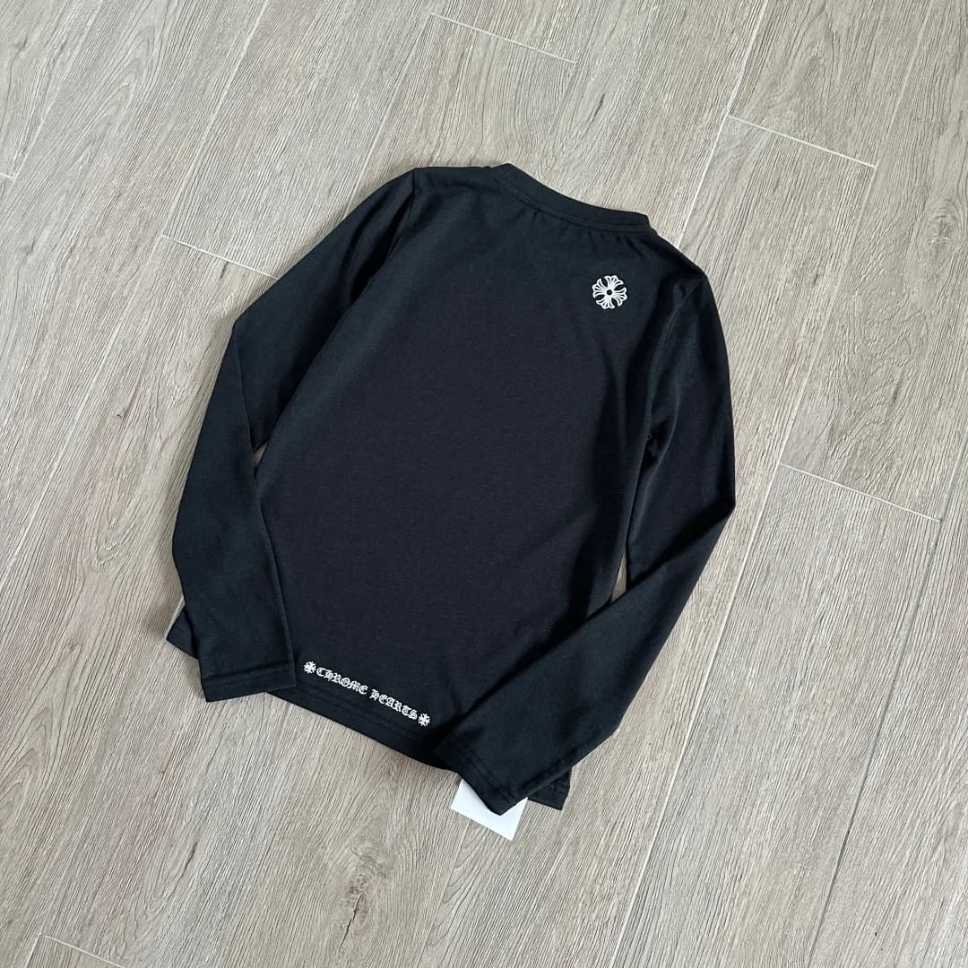 Женский лонгслив Chrome Hearts GRP Y черного цвета, вид сзади под углом