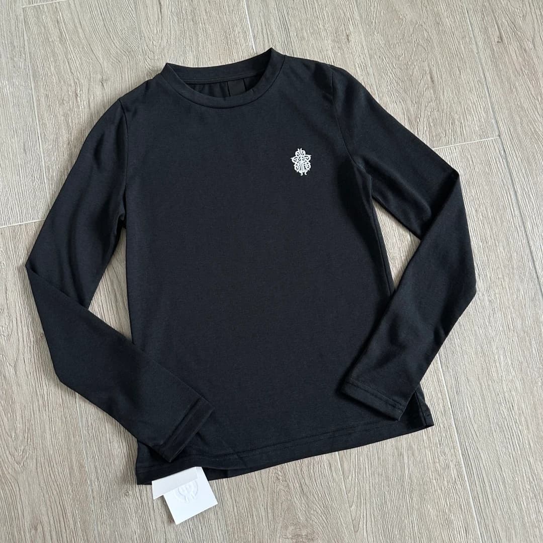 Женский лонгслив Chrome Hearts GRP Y черного цвета, вид спереди на плоскости